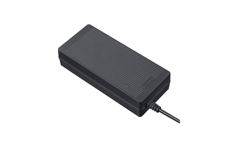 万能可調電源アダプターシリーズ — 15W〜43.6W 電圧調整可能 プラグ交換可能 世界各国認証取得済み